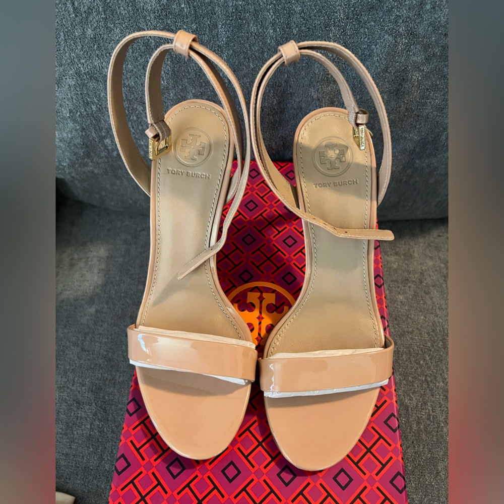 Brand new, Tory Burch Elana 85mm heels in light oak patent leather, size 6.5.